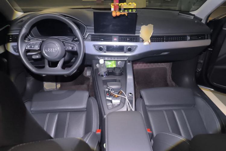Used Audi A4L 2022 40 TFSI Luxury Dynamic Model Center Console