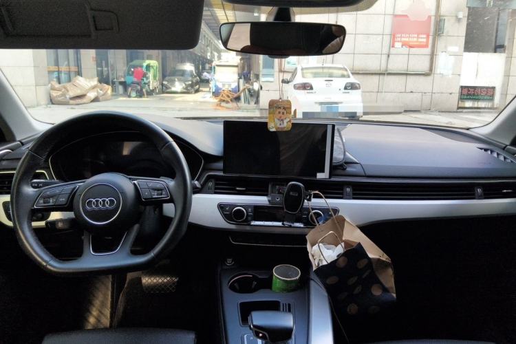 Used Audi A4L 2022 40 TFSI Luxury Dynamic Model Center Console