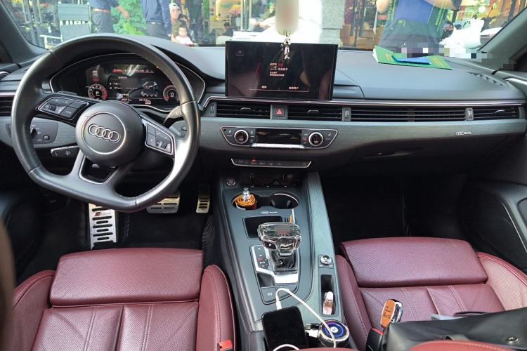 Used Audi A4L 2022 40 TFSI Luxury Dynamic Model Center Console