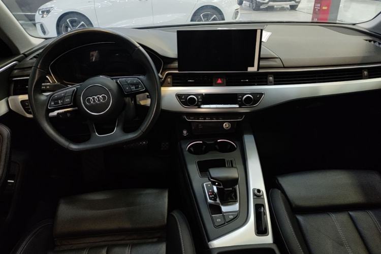 Used Audi A4L 2022 40 TFSI Luxury Dynamic Model Center Console
