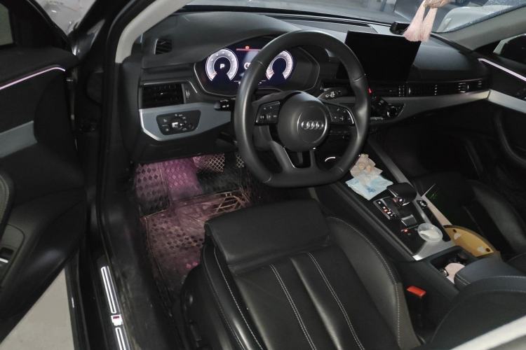 Used Audi A4L 2022 40 TFSI Luxury Dynamic Model Center Console