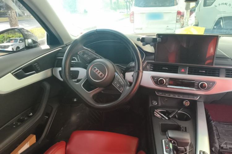 Used Audi A4L 2022 40 TFSI Luxury Dynamic Model Center Console