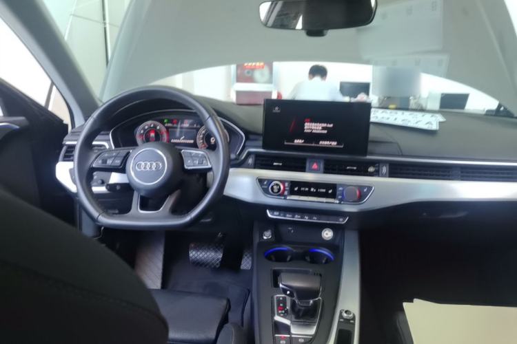 Used Audi A4L 2022 40 TFSI Luxury Dynamic Model Center Console