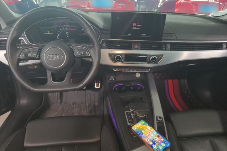 Used Audi A4L 2022 40 TFSI Luxury Dynamic Model Center Console