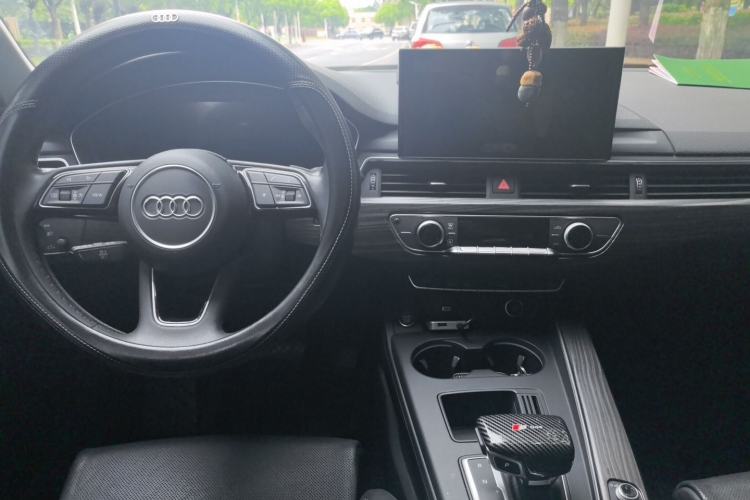 Used Audi A4L 2022 40 TFSI Fashion Dynamic Model Center Console