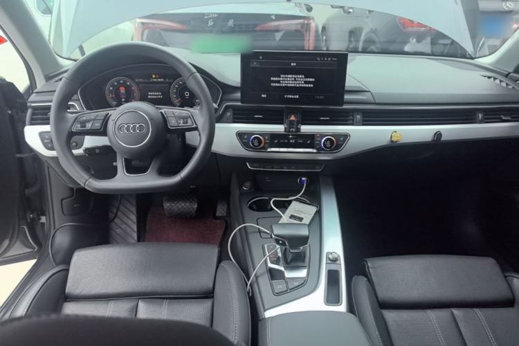 Used Audi A4L 2022 40 TFSI Luxury Dynamic Model Center Console