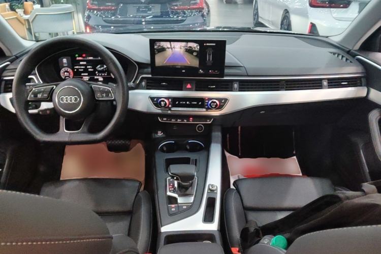 Used Audi A4L 2022 40 TFSI Luxury Dynamic Model Center Console