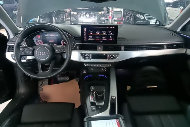 Used Audi A4L 2022 40 TFSI Luxury Dynamic Model Center Console