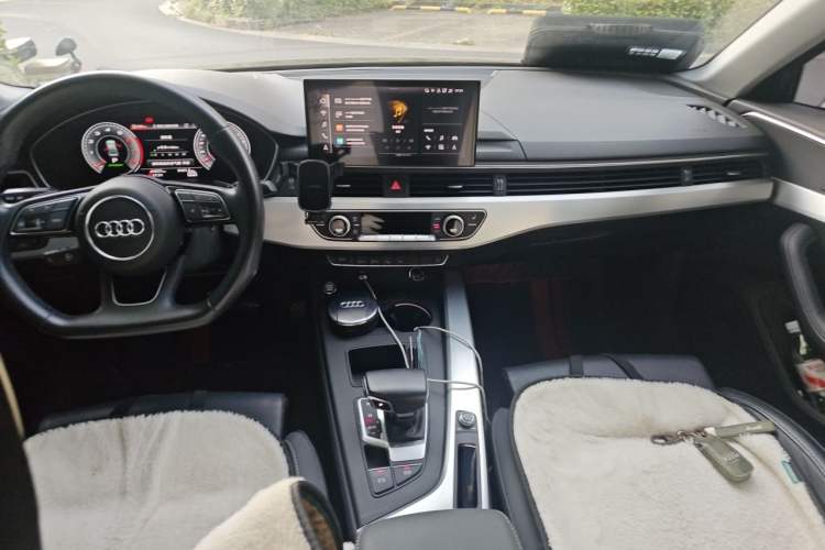 Used Audi A4L 2022 40 TFSI Luxury Dynamic Model Center Console