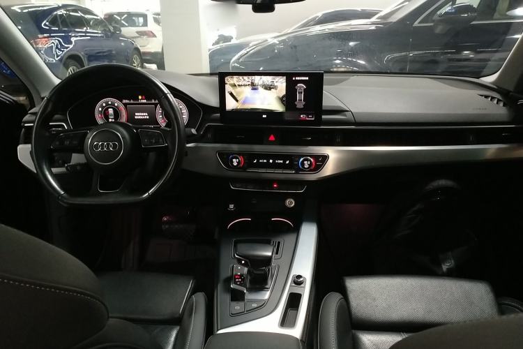 Used Audi A4L 2022 40 TFSI Luxury Dynamic Model Center Console