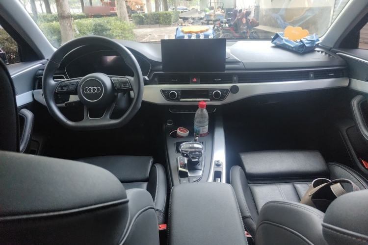 Used Audi A4L 2022 40 TFSI Luxury Dynamic Model Center Console