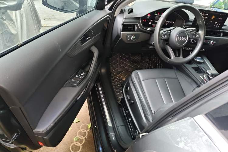 Used Audi A4L 2022 40 TFSI Stylish and Elegant Edition Driver Seat