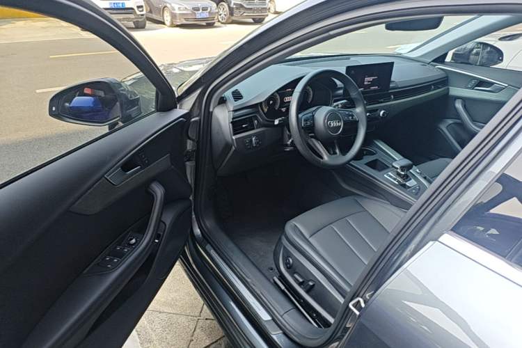 Used Audi A4L 2022 40 TFSI Stylish and Elegant Edition Driver Seat