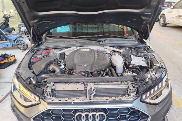 Used Audi A4L 2022 40 TFSI Fashion Dynamic Model Engine Bay