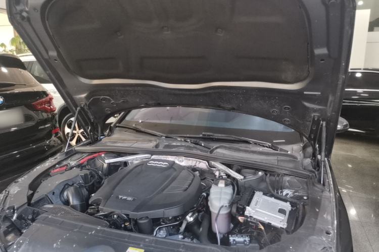 Used Audi A4L 2022 40 TFSI Luxury Dynamic Model Engine Bay