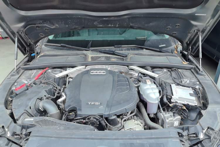 Used Audi A4L 2022 40 TFSI Fashion Dynamic Model Engine Bay