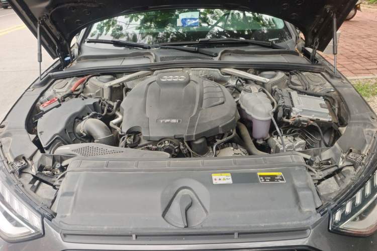 Used Audi A4L 2022 40 TFSI Luxury Dynamic Model Engine Bay