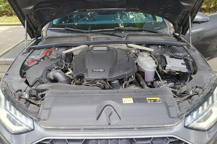 Used Audi A4L 2022 40 TFSI Fashion Dynamic Model Engine Bay