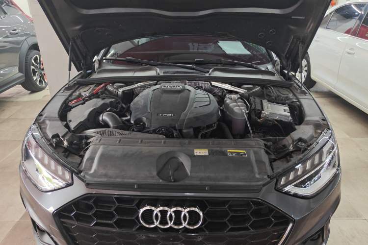 Used Audi A4L 2022 40 TFSI Luxury Dynamic Model Engine Bay