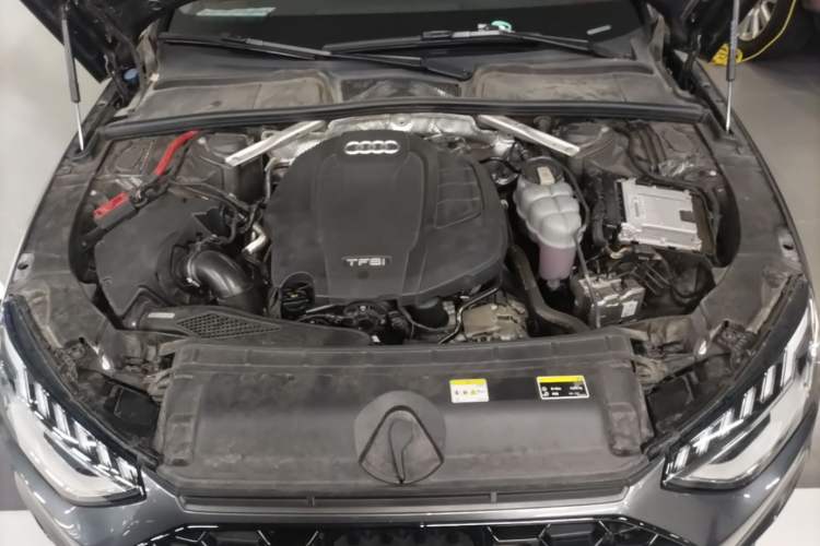 Used Audi A4L 2022 40 TFSI Luxury Dynamic Model Engine Bay