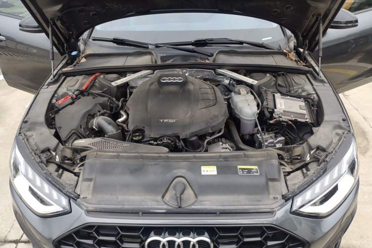 Used Audi A4L 2022 40 TFSI Fashion Dynamic Model Engine Bay