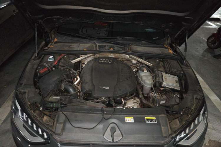 Used Audi A4L 2022 40 TFSI Luxury Dynamic Model Engine Bay