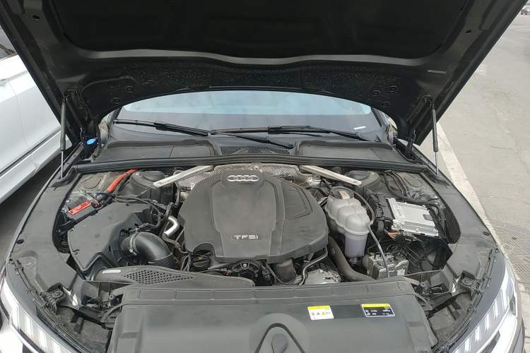 Used Audi A4L 2022 40 TFSI Fashion Dynamic Model Engine Bay