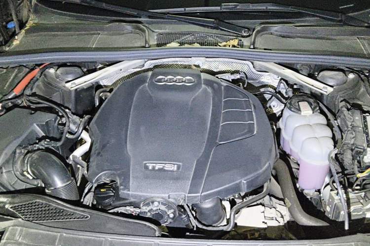 Used Audi A4L 2022 40 TFSI Fashion Dynamic Model Engine Bay