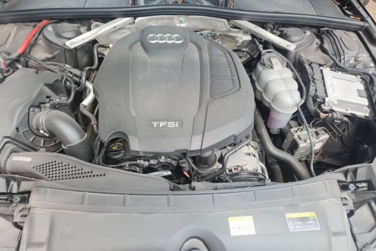 Used Audi A4L 2022 40 TFSI Luxury Dynamic Model Engine Bay