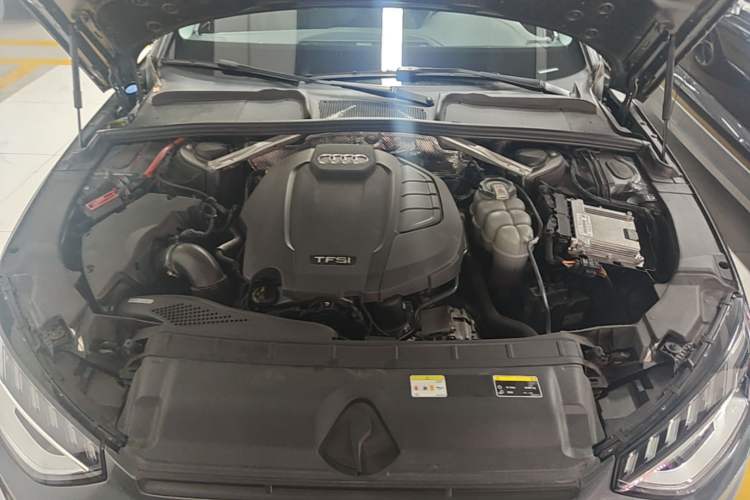 Used Audi A4L 2022 40 TFSI Fashion Dynamic Model Engine Bay