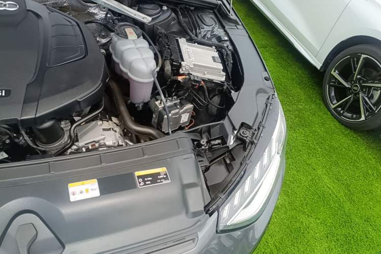 Used Audi A4L 2022 40 TFSI Luxury Dynamic Model Engine Bay Left