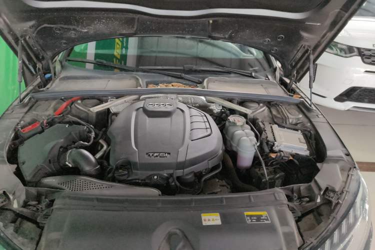 Used Audi A4L 2022 40 TFSI Luxury Dynamic Model Engine Bay