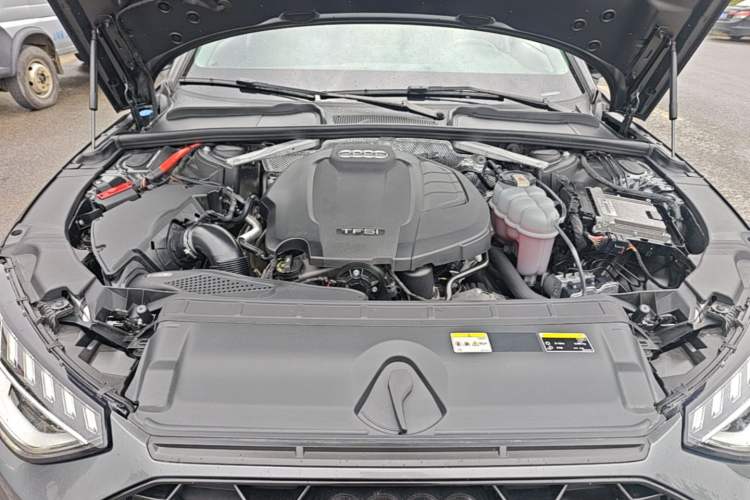 Used Audi A4L 2022 40 TFSI Luxury Dynamic Model Engine Bay