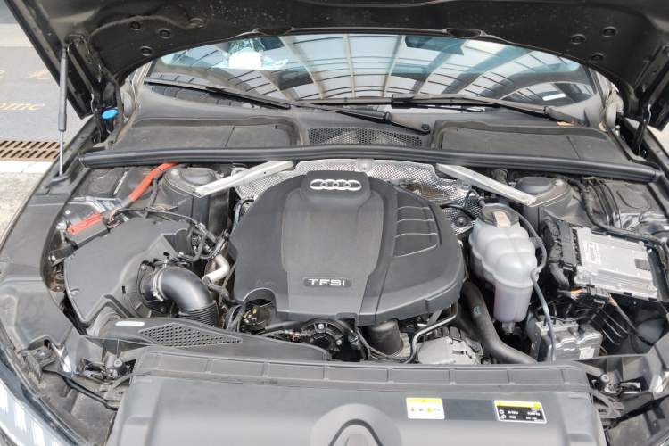 Used Audi A4L 2022 40 TFSI Luxury Dynamic Model Engine Bay