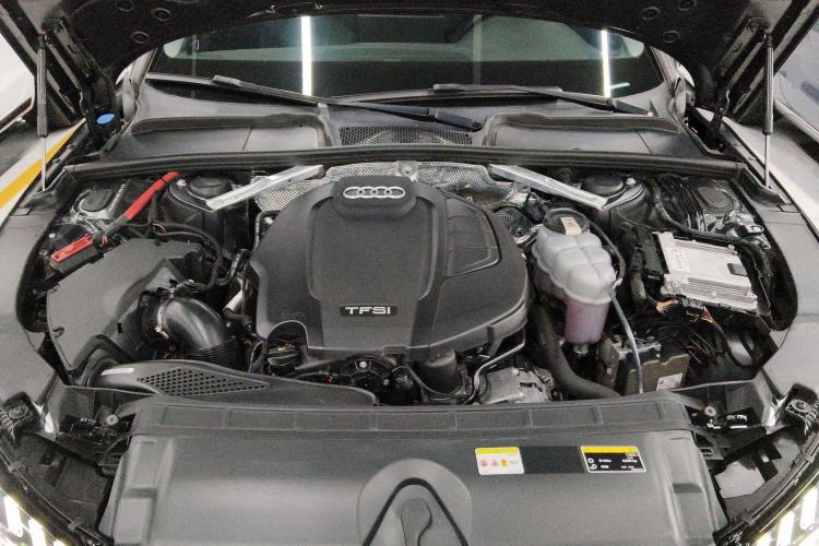 Used Audi A4L 2022 40 TFSI Luxury Dynamic Model Engine Bay