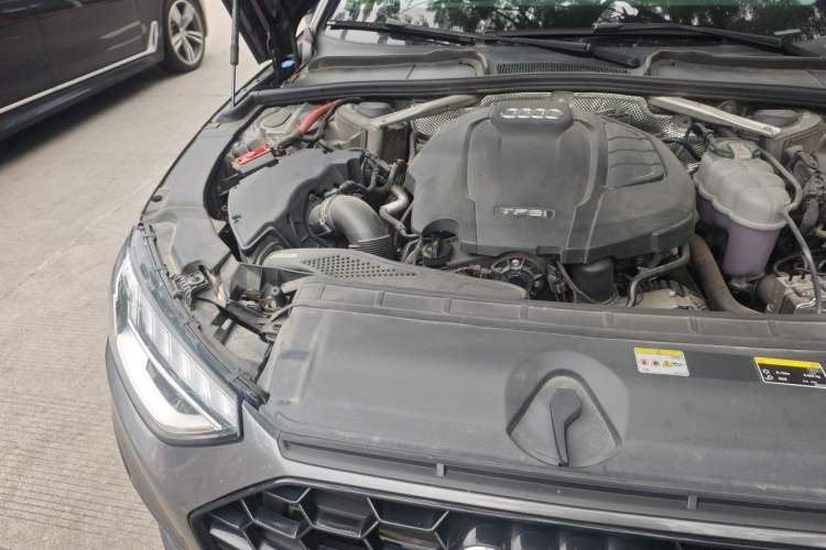 Used Audi A4L 2022 40 TFSI Luxury Dynamic Model Engine Bay Right