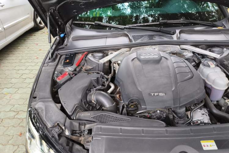 Used Audi A4L 2022 40 TFSI Luxury Dynamic Model Engine Bay Right