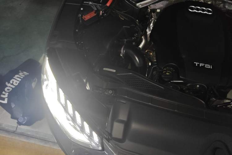 Used Audi A4L 2022 40 TFSI Luxury Dynamic Model Engine Bay Right