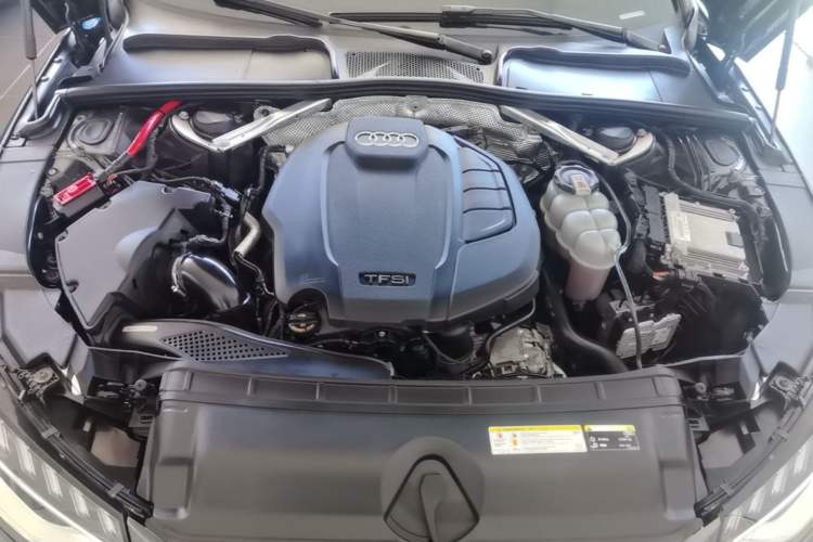 Used Audi A4L 2022 40 TFSI Luxury Dynamic Model Engine Bay