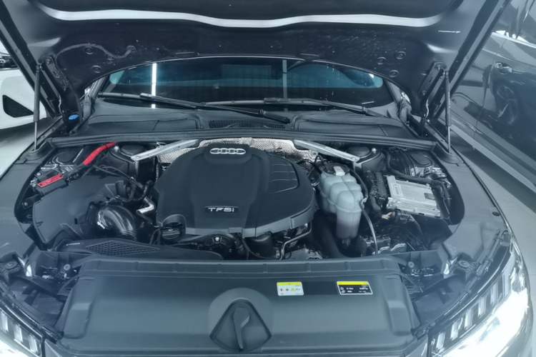 Used Audi A4L 2022 40 TFSI Fashion Dynamic Model Engine Bay