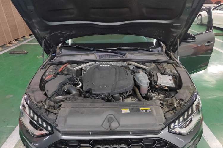 Used Audi A4L 2022 40 TFSI Luxury Dynamic Model Engine Bay