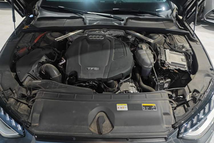Used Audi A4L 2022 40 TFSI Fashion Dynamic Model Engine Bay