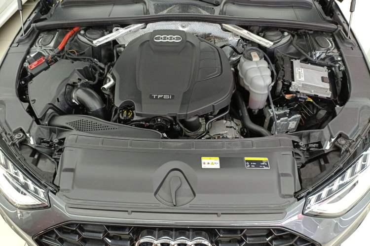 Used Audi A4L 2022 40 TFSI Luxury Dynamic Model Engine Bay