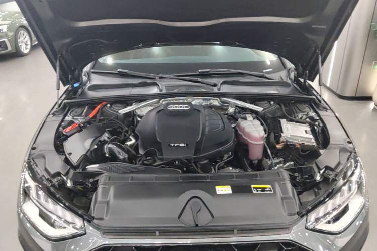 Used Audi A4L 2022 40 TFSI Luxury Dynamic Model Engine Bay