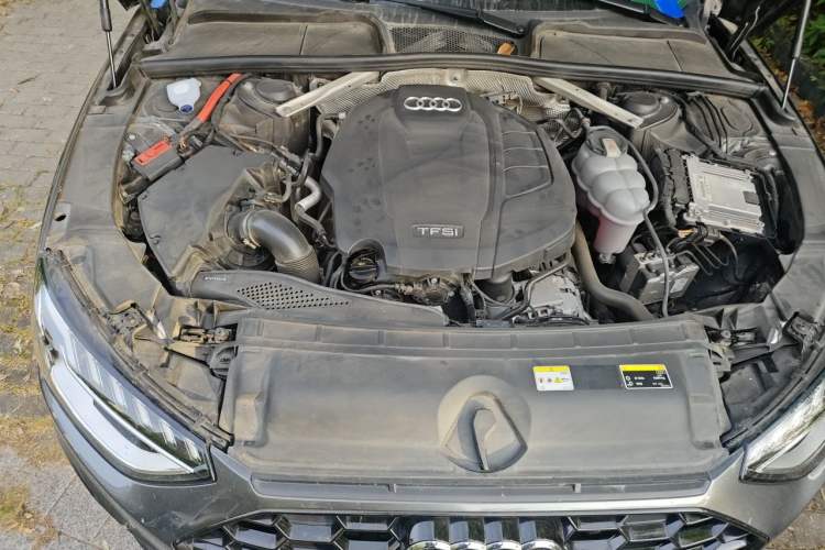 Used Audi A4L 2022 40 TFSI Luxury Dynamic Model Engine Bay