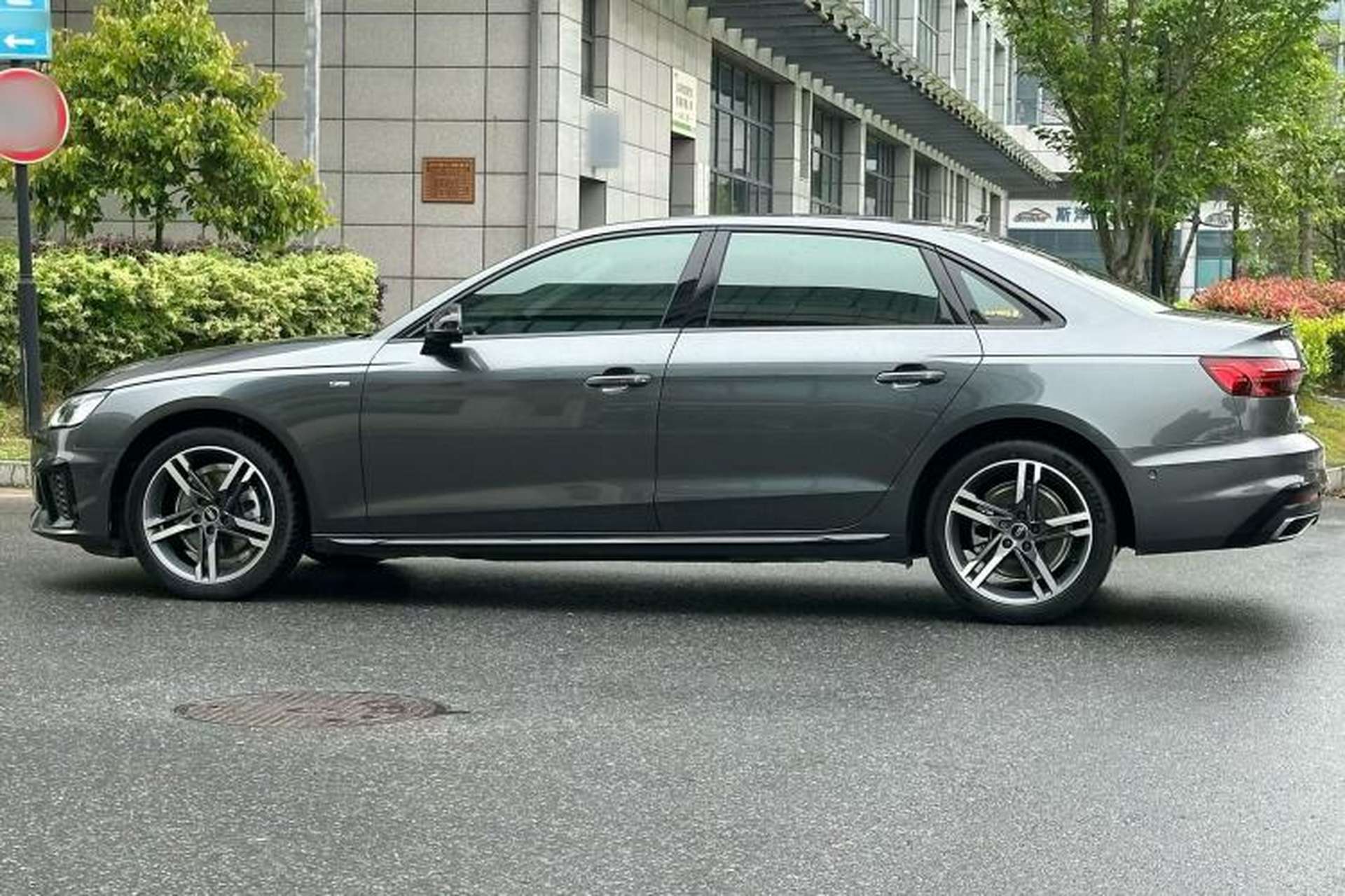 Used Audi A4L 2022 40 TFSI Luxury Dynamic Model Exterior 3