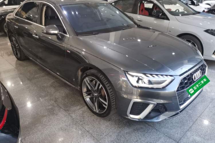 Used Audi A4L 2022 40 TFSI Luxury Dynamic Model Front Right 45 Deg