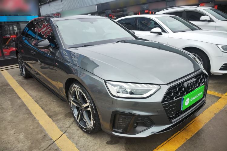 Used Audi A4L 2022 40 TFSI Luxury Dynamic Model Front Right 45 Deg