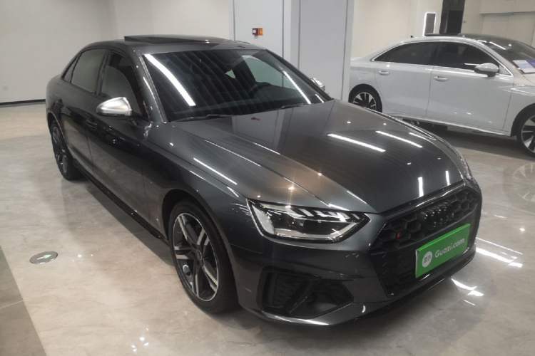 Used Audi A4L 2022 40 TFSI Luxury Dynamic Model Front Right 45 Deg