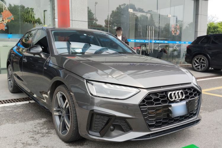 Used Audi A4L 2022 40 TFSI Luxury Dynamic Model Front Right 45 Deg